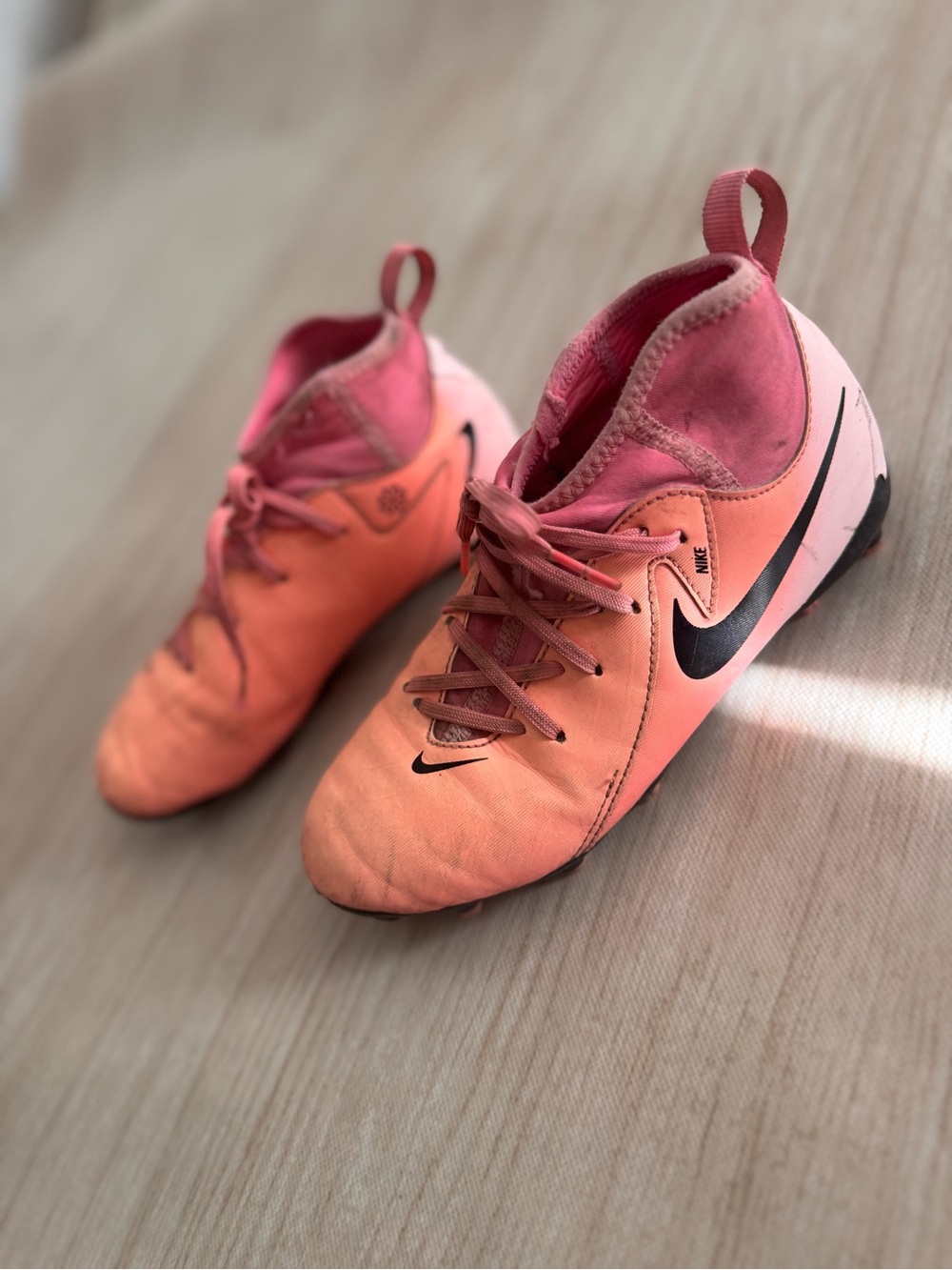 Nike Kids Neon Pink/Coral Soccer Cleats